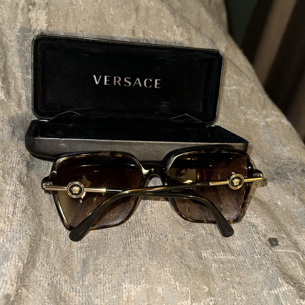 VERSACE - Picture 3 of 4